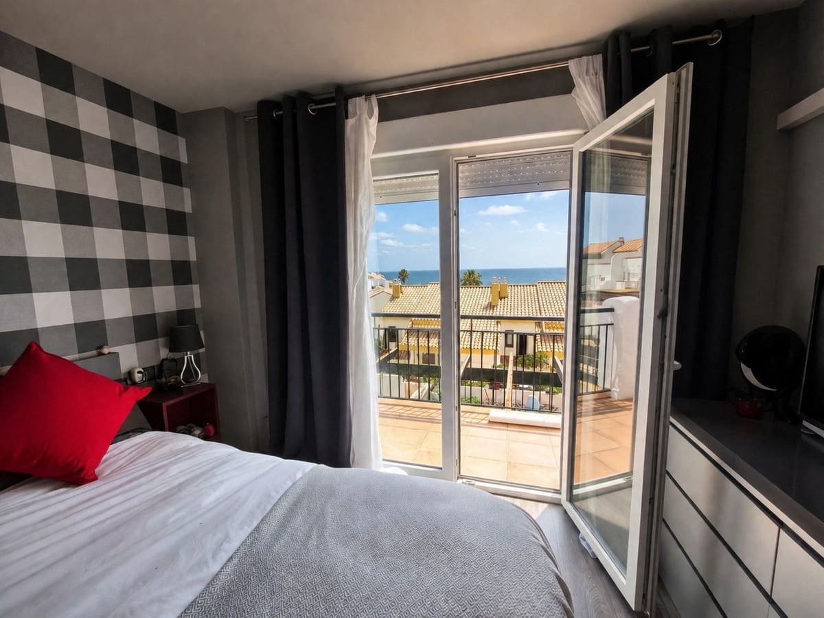 4 soverom Villa til salgs i La Duquesa / Puerto de la Duquesa med svømmebasseng garasje - € 439 000 (Ref: 10071424)