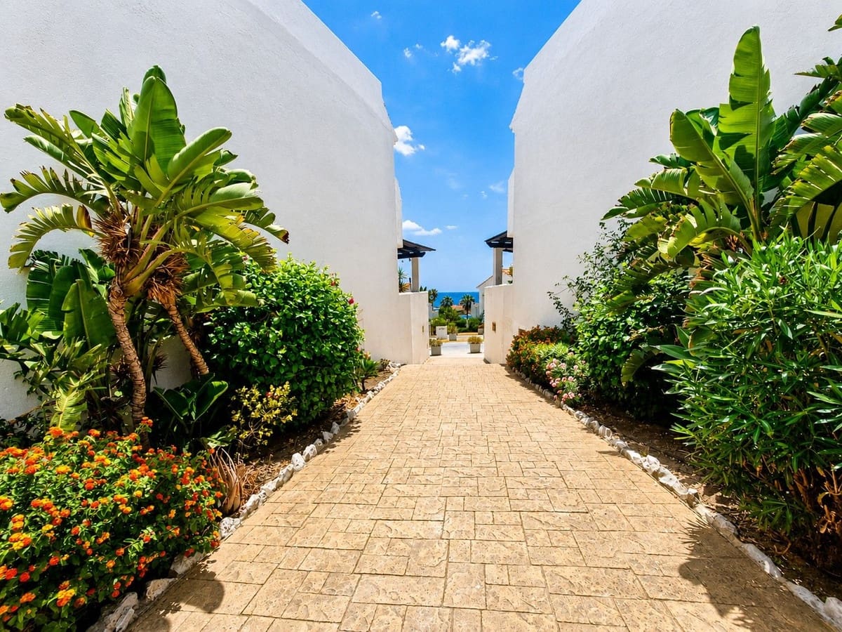 4 soverom Villa til salgs i La Duquesa / Puerto de la Duquesa med svømmebasseng garasje - € 439 000 (Ref: 10071424)