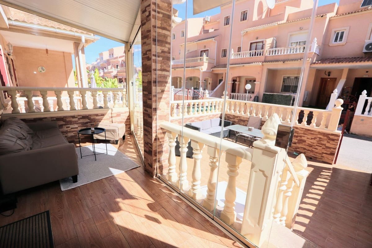 3 Zimmer Haus zu verkaufen in Playa Flamenca mit Pool Garage - 285.000 € (Ref: 10071460)