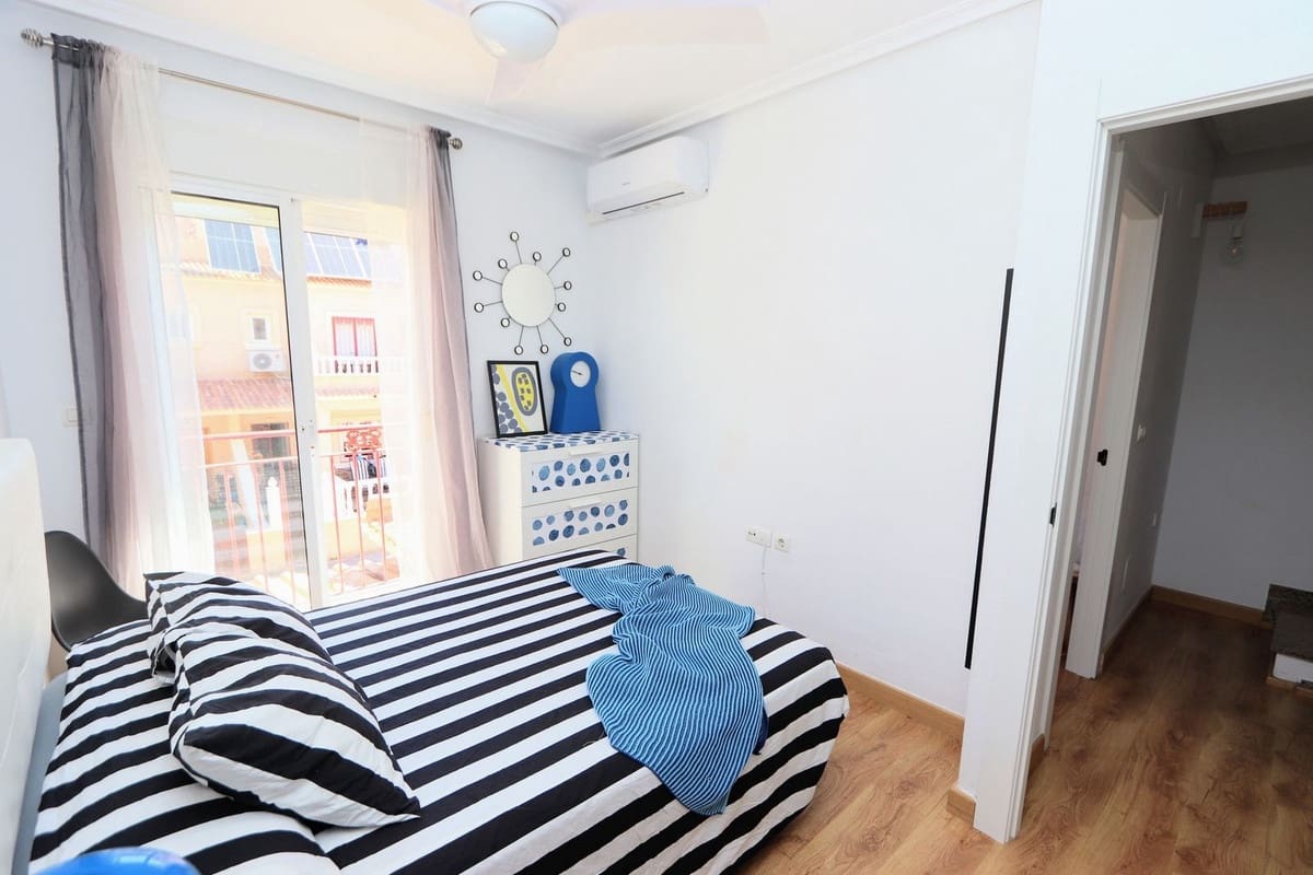 3 Zimmer Haus zu verkaufen in Playa Flamenca mit Pool Garage - 285.000 € (Ref: 10071460)