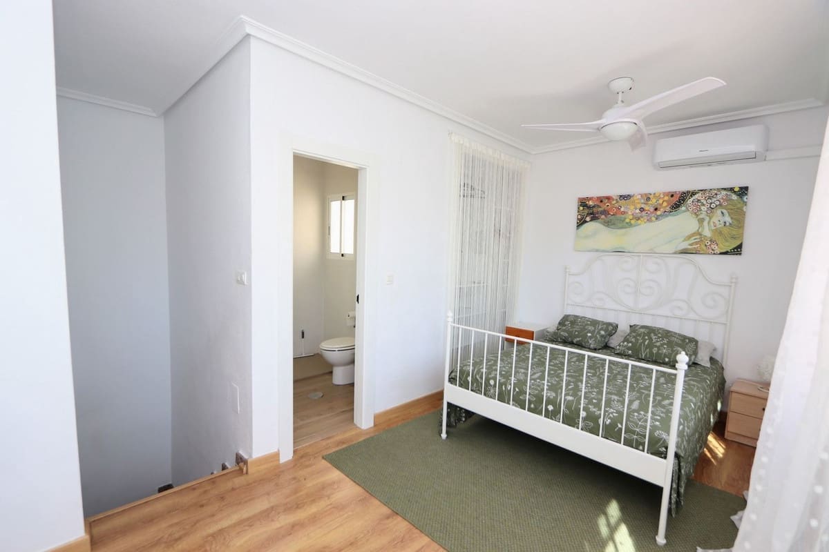 3 Zimmer Haus zu verkaufen in Playa Flamenca mit Pool Garage - 285.000 € (Ref: 10071460)