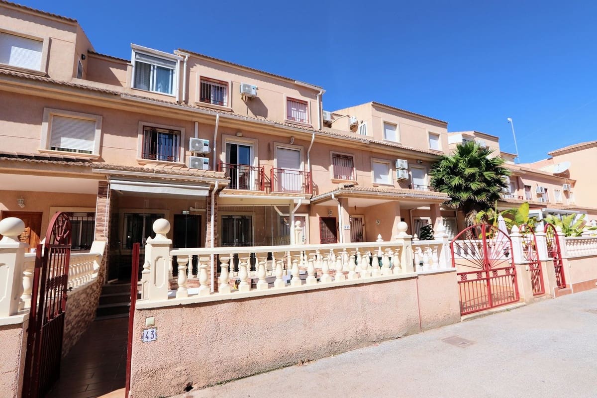 3 Zimmer Haus zu verkaufen in Playa Flamenca mit Pool Garage - 285.000 € (Ref: 10071460)