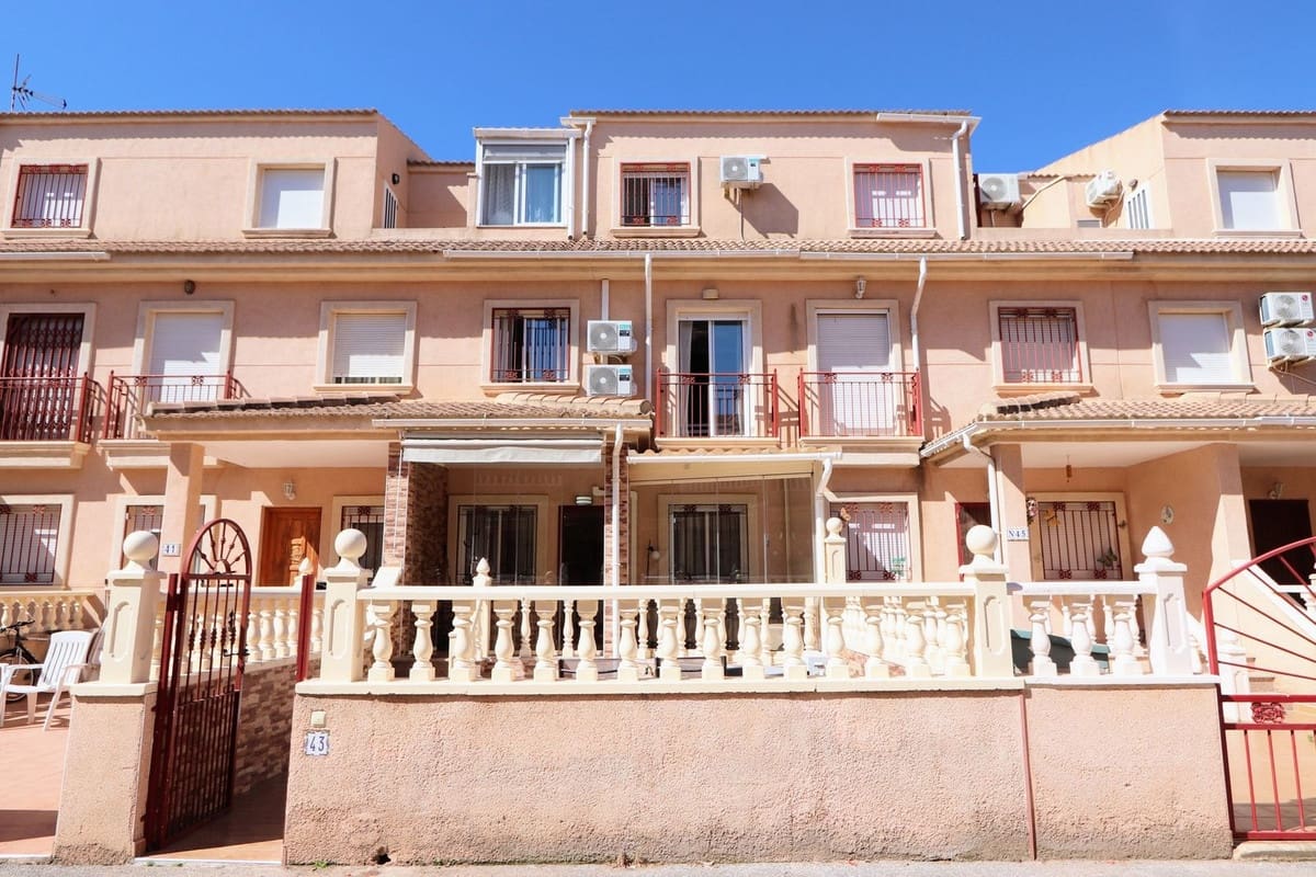 3 Zimmer Haus zu verkaufen in Playa Flamenca mit Pool Garage - 285.000 € (Ref: 10071460)