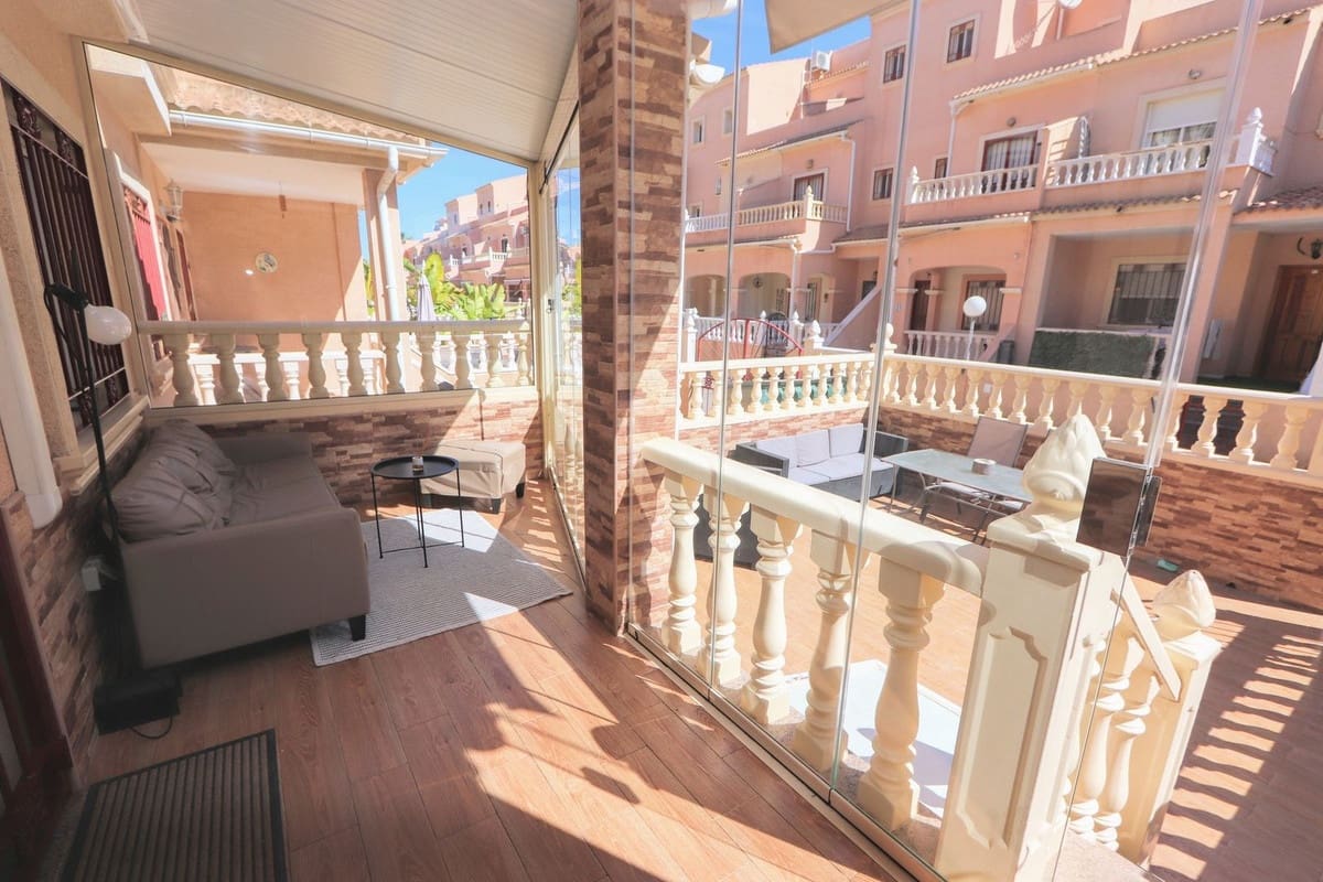 3 Zimmer Haus zu verkaufen in Playa Flamenca mit Pool Garage - 285.000 € (Ref: 10071460)