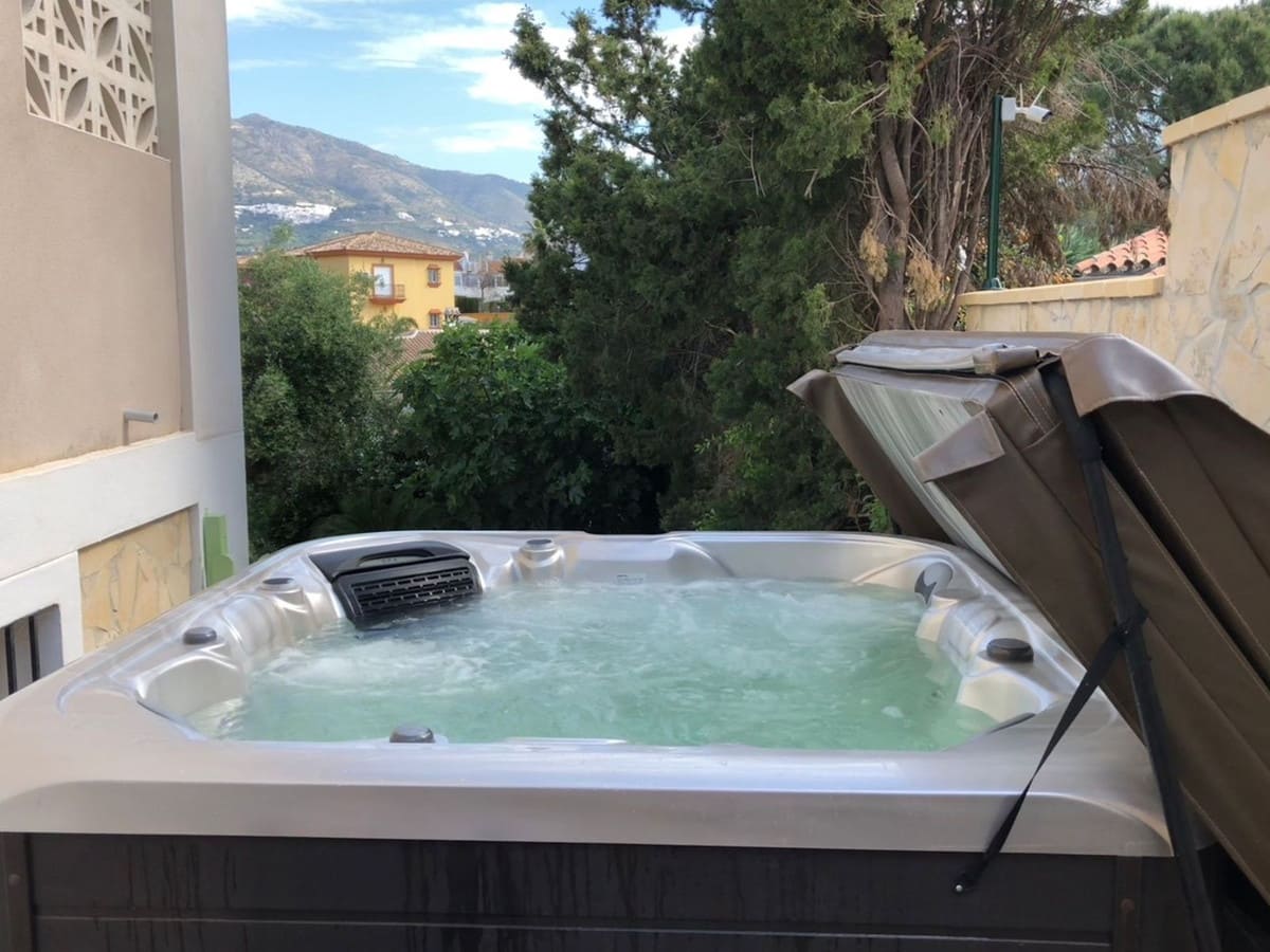 8 soverom Villa til salgs i Mijas Costa med svømmebasseng garasje - € 1 795 000 (Ref: 10071480)