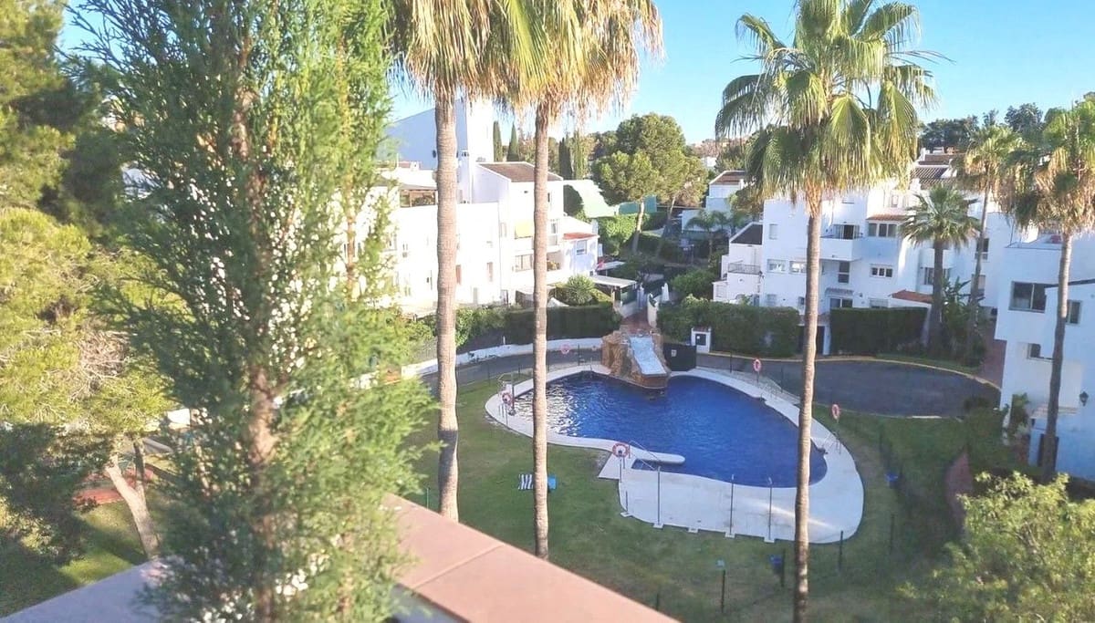 3 sypialnia Apartament na sprzedaż w Elviria z basenem - 400 000 € (Ref: 10071485)