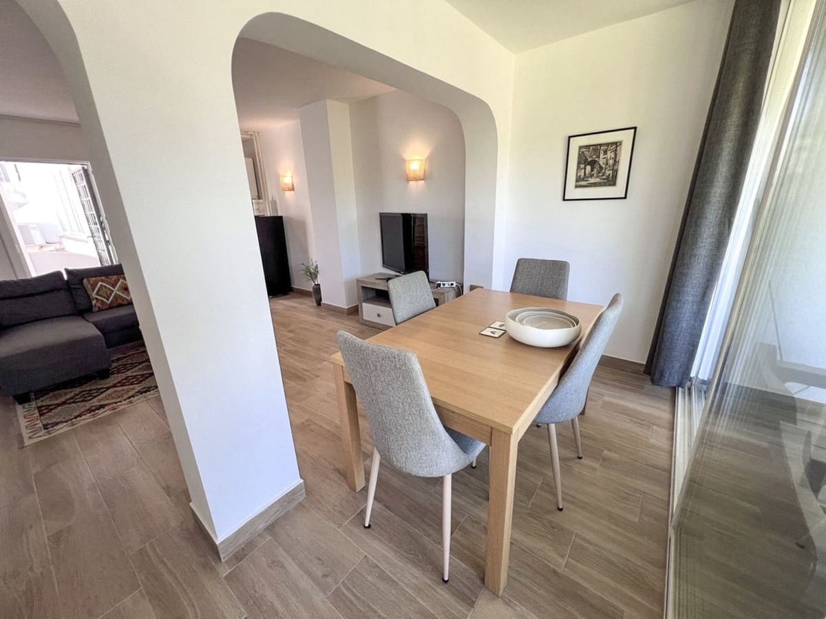 1 bedroom Apartment for sale in El Paraiso with pool - € 249,500 (Ref: 10071524)