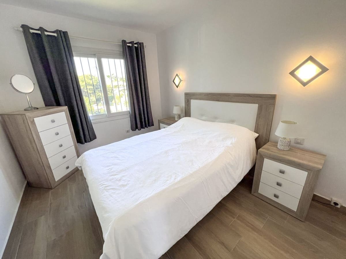 1 bedroom Apartment for sale in El Paraiso with pool - € 249,500 (Ref: 10071524)
