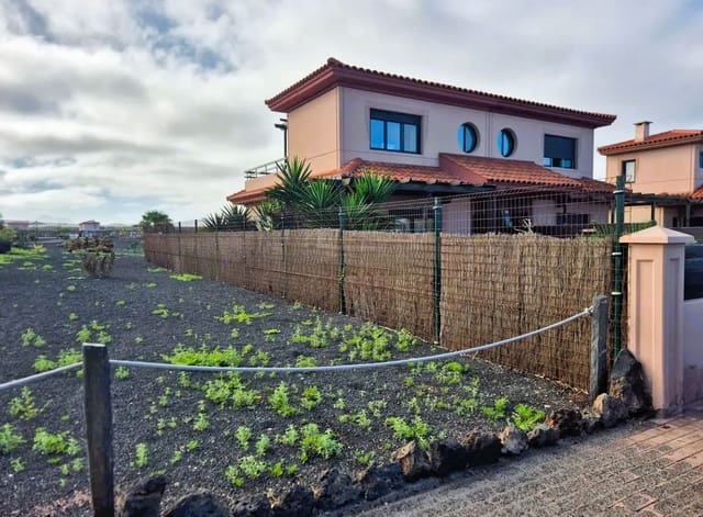 3 sypialnia Willa na sprzedaż w Lajares, La Oliva z basenem - 295 000 € (Ref: 10071536)