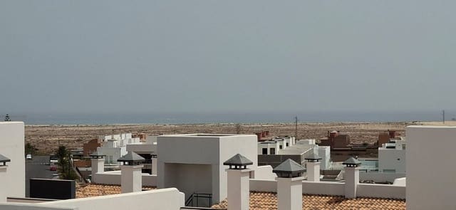 2 soveværelse Lejlighed til salg i Corralejo, La Oliva med swimmingpool garage - € 275.500 (Ref: 10071570)
