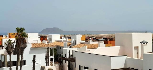 2 soveværelse Lejlighed til salg i Corralejo, La Oliva med swimmingpool garage - € 275.500 (Ref: 10071570)