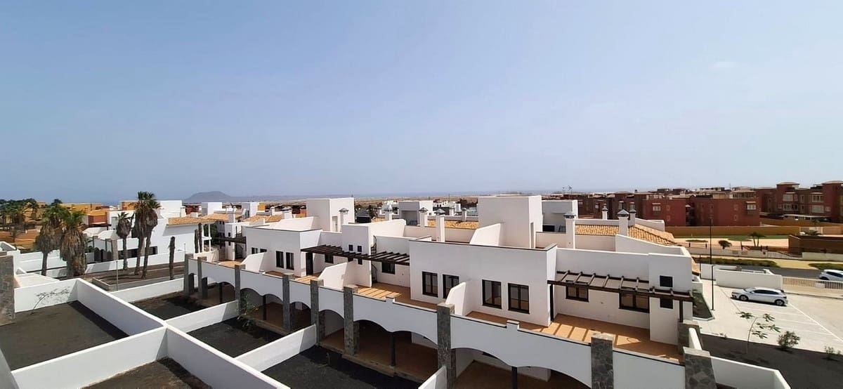 2 soveværelse Lejlighed til salg i Corralejo med swimmingpool garage - € 275.500 (Ref: 10071570)