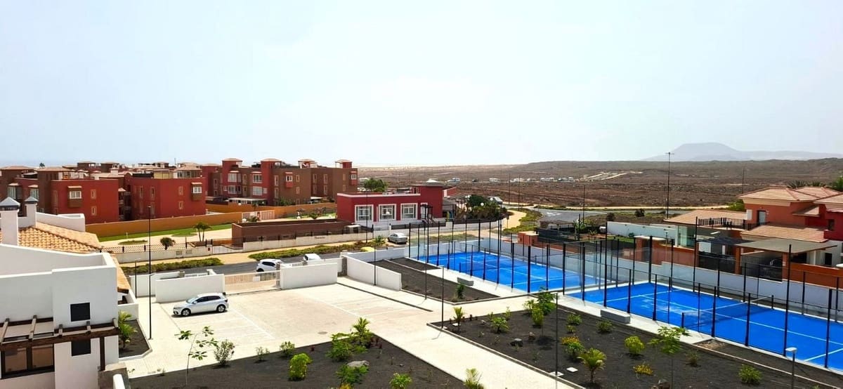 2 soveværelse Lejlighed til salg i Corralejo med swimmingpool garage - € 275.500 (Ref: 10071570)