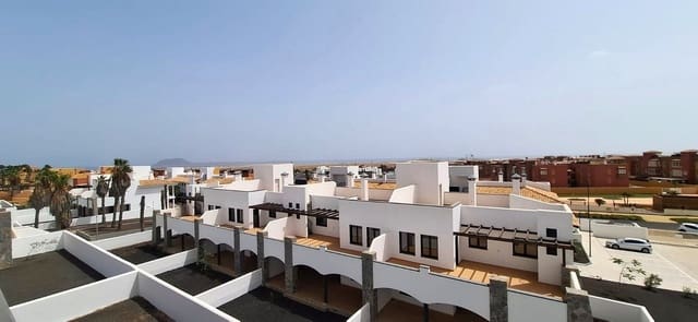 2 soveværelse Lejlighed til salg i Corralejo, La Oliva med swimmingpool garage - € 275.500 (Ref: 10071570)