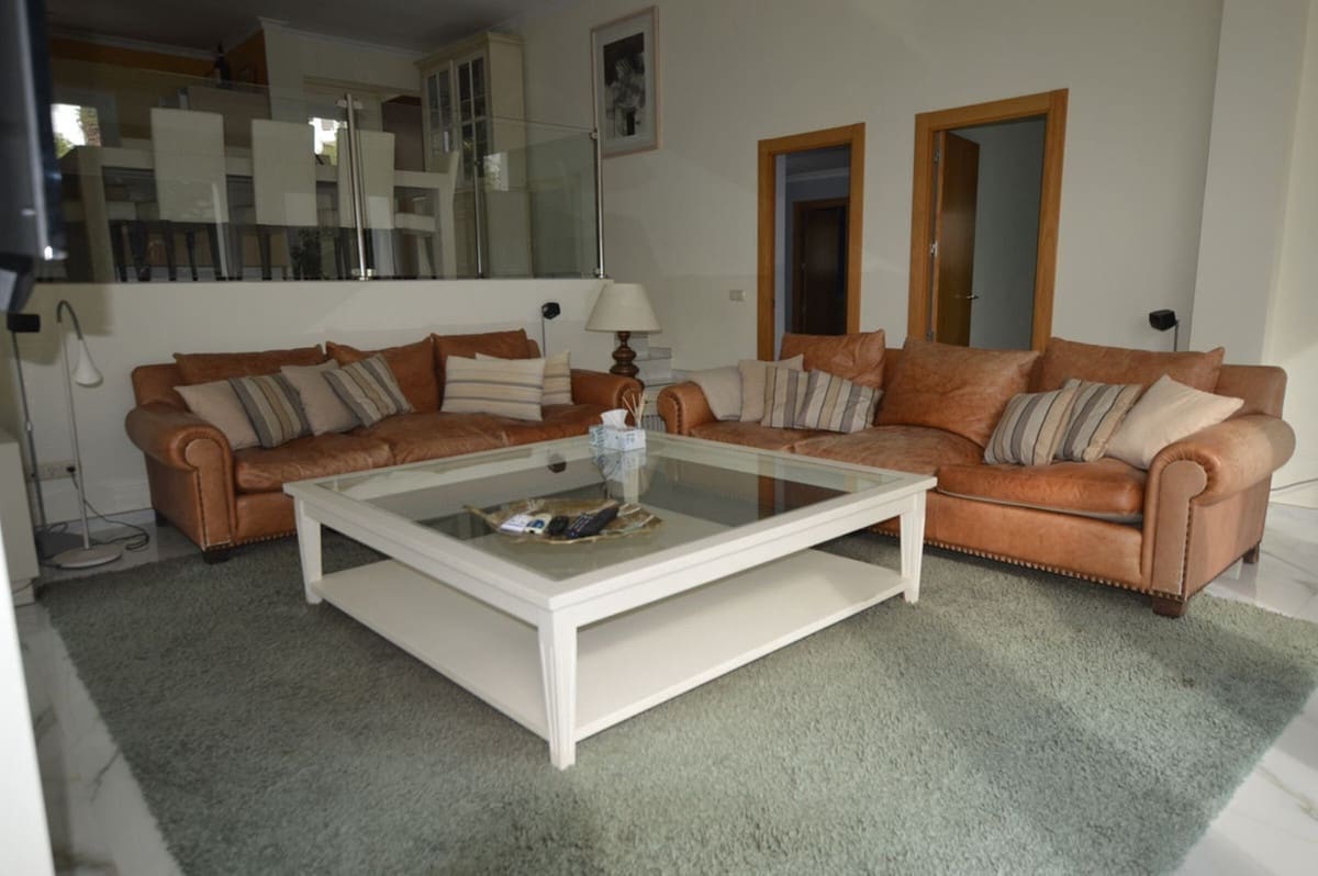 3 sovrum Villa till salu i El Paraiso med pool - 550 000 € (Ref: 10071588)