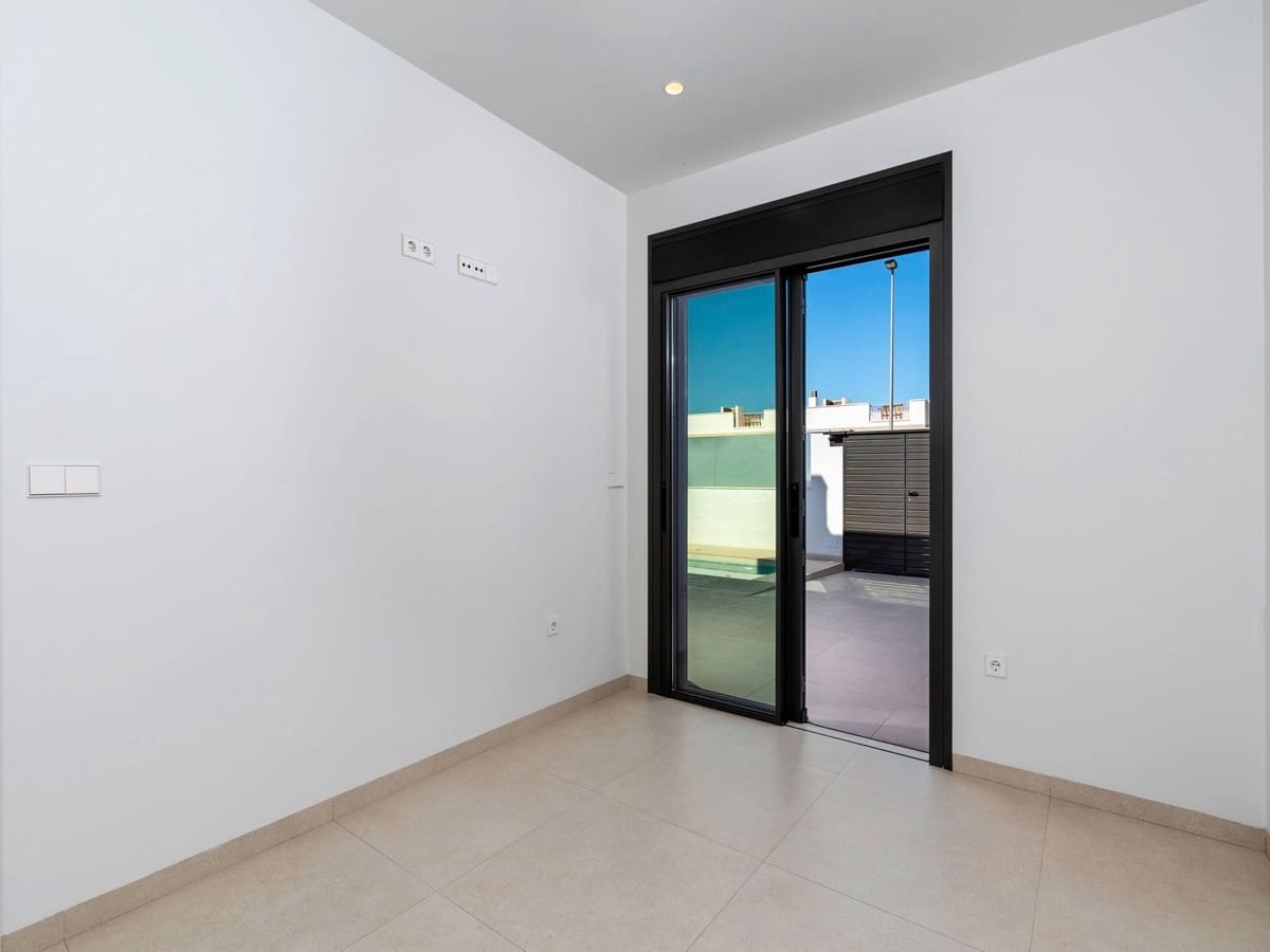Apartamento de 3 habitaciones en Pilar de la Horadada en venta con piscina garaje - 339.900 € (Ref: 10071596)