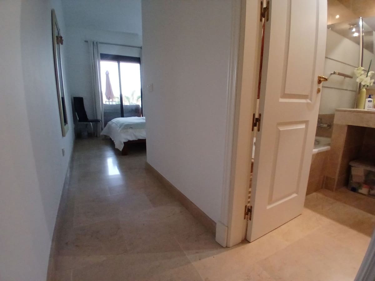 2 Zimmer Apartment zu verkaufen in La Duquesa / Puerto de la Duquesa mit Pool Garage - 310.000 € (Ref: 10071597)