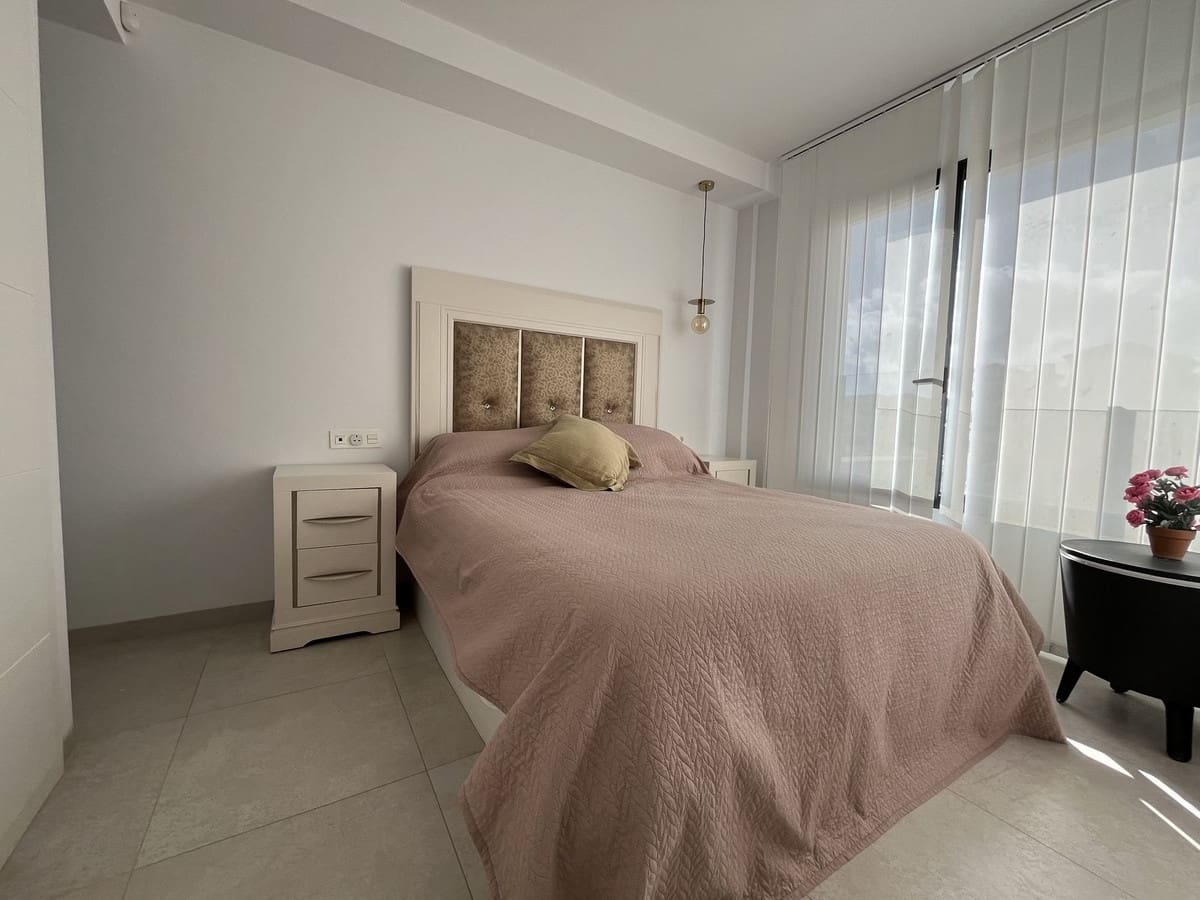 3 makuuhuone Omakotitalo myytävänä paikassa Villamartin mukana uima-altaan - 335 000 € (Ref: 10071598)