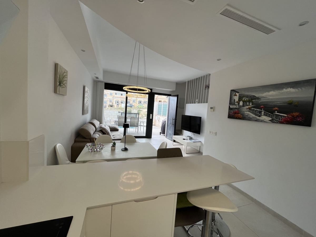 3 makuuhuone Omakotitalo myytävänä paikassa Villamartin mukana uima-altaan - 335 000 € (Ref: 10071598)