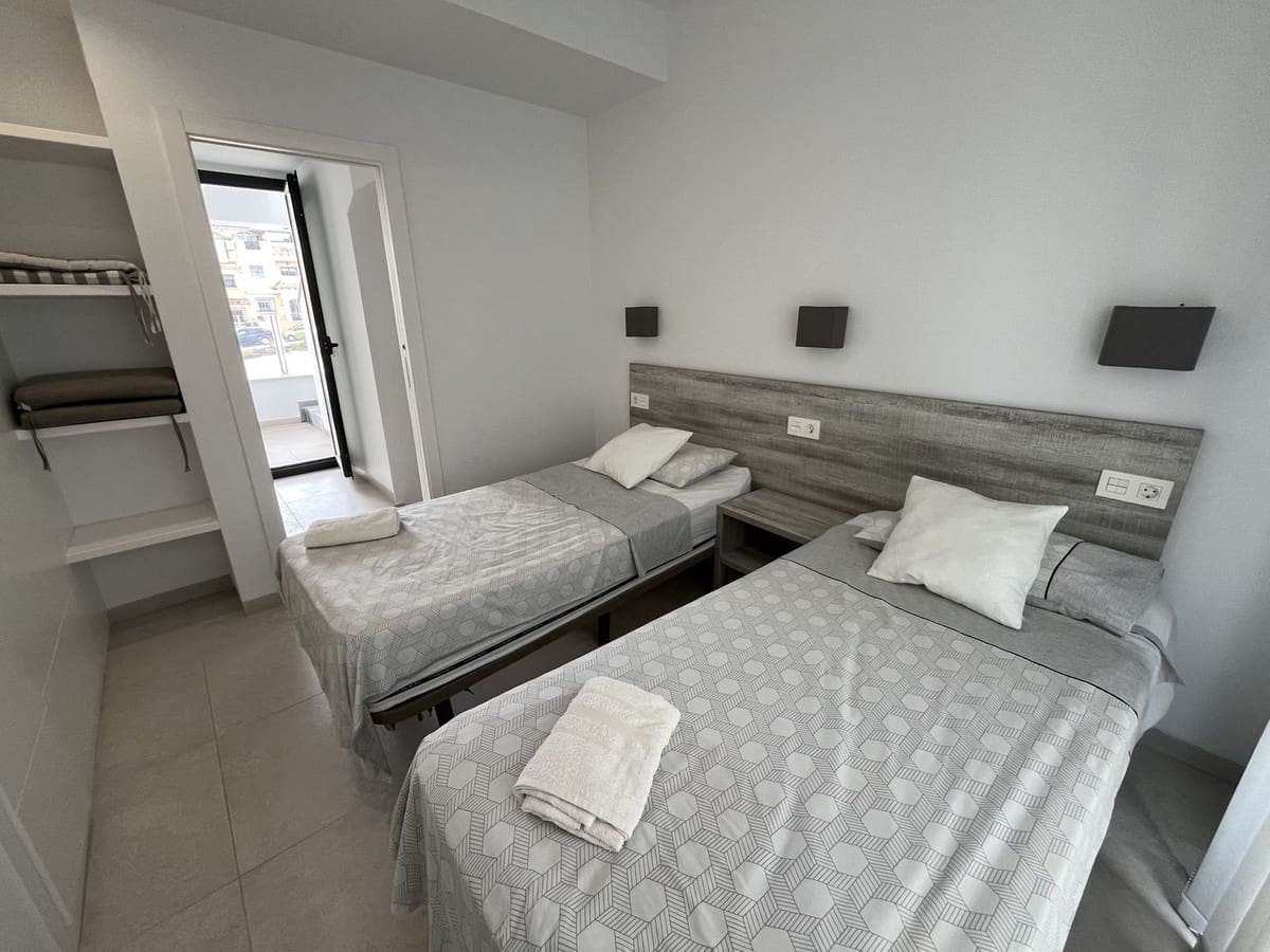 3 makuuhuone Omakotitalo myytävänä paikassa Villamartin mukana uima-altaan - 335 000 € (Ref: 10071598)