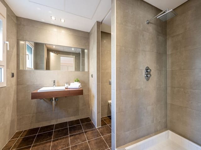 2 Zimmer Apartment zu verkaufen in El Velerín, Estepona mit Pool Garage - 450.000 € (Ref: 10071602)