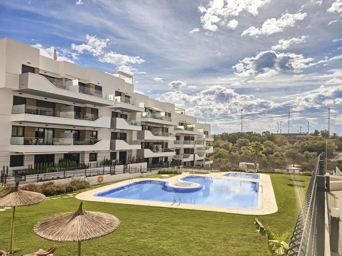 Apartamento de 2 habitaciones en Villamartin en venta con piscina garaje - 269.000 € (Ref: 10071606)
