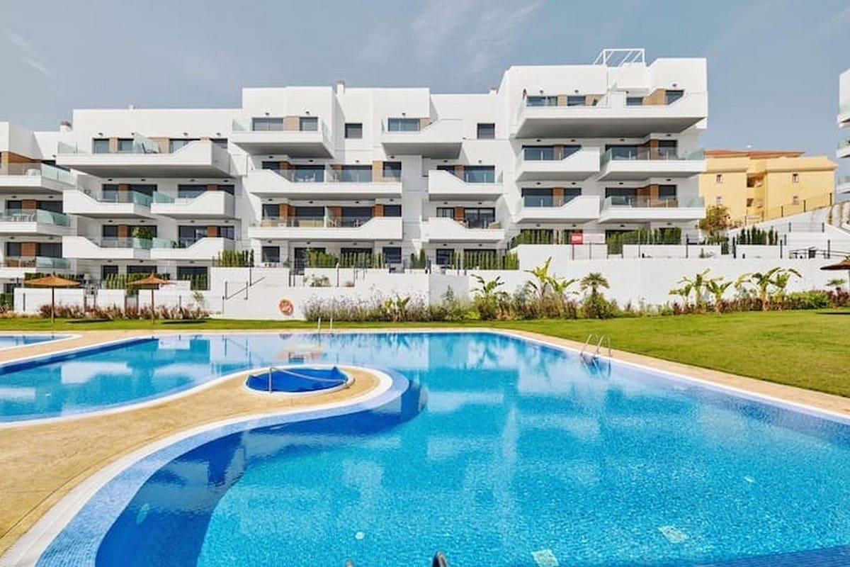 Apartamento de 2 habitaciones en Villamartin en venta con piscina garaje - 269.000 € (Ref: 10071606)