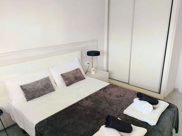 Apartamento de 2 habitaciones en Villamartin, Orihuela en venta con piscina garaje - 269.000 € (Ref: 10071606)