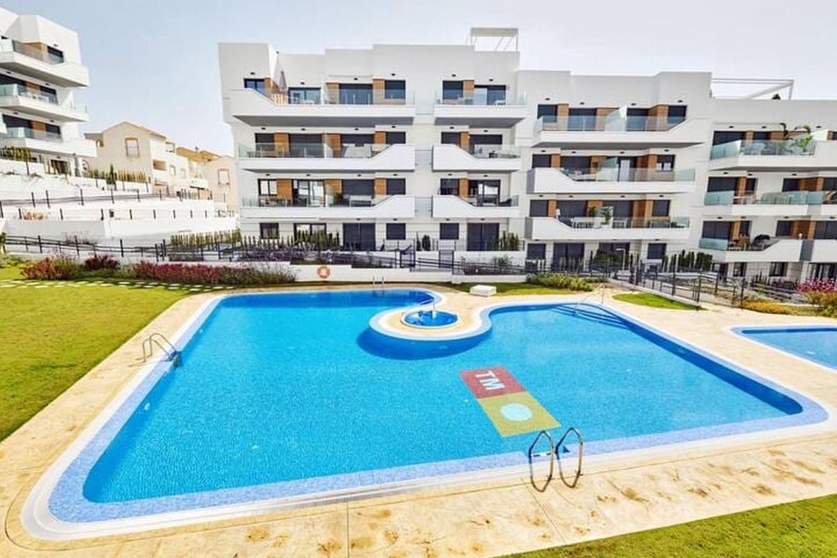 Apartamento de 2 habitaciones en Villamartin en venta con piscina garaje - 269.000 € (Ref: 10071606)
