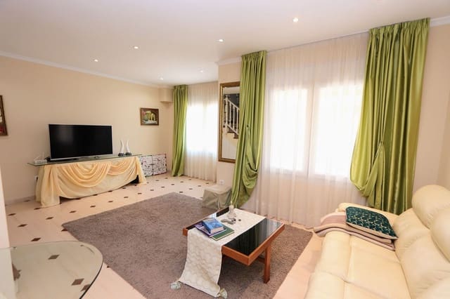 3 quarto Moradia Geminada para venda em Torrevieja - 445 000 € (Ref: 10071617)