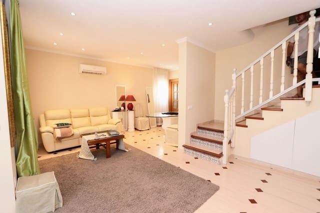 3 quarto Moradia Geminada para venda em Torrevieja - 445 000 € (Ref: 10071617)