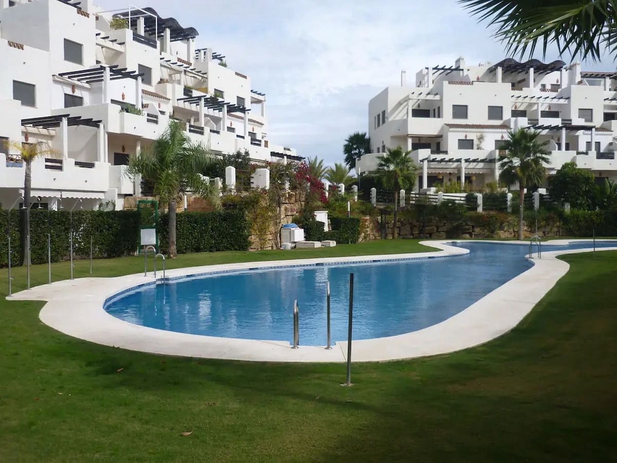 2 soverom Leilighet til salgs i New Golden Mile med svømmebasseng garasje - € 365 000 (Ref: 10071630)
