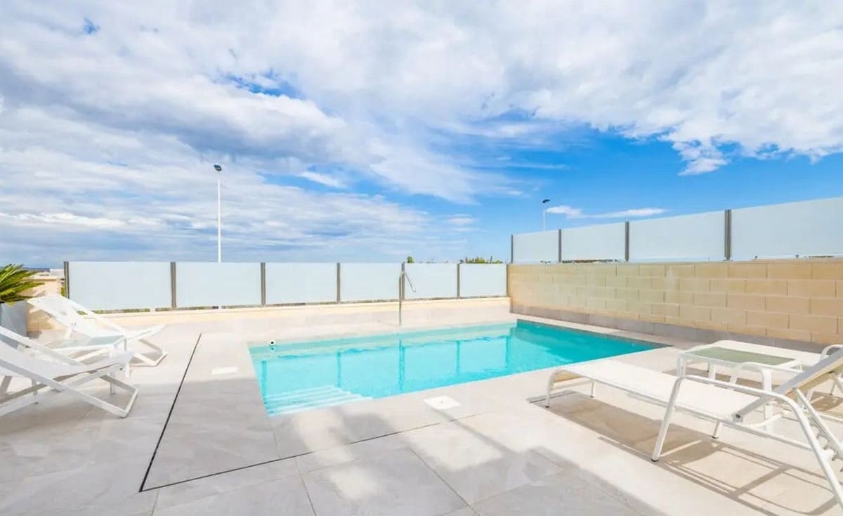 Chalet de 3 habitaciones en Los Balcones en venta con piscina garaje - 660.000 € (Ref: 10071651)