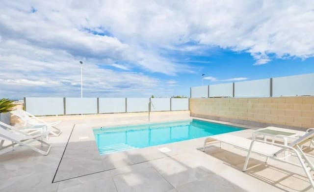 Chalet de 3 habitaciones en Los Balcones en venta con piscina garaje - 660.000 € (Ref: 10071651)