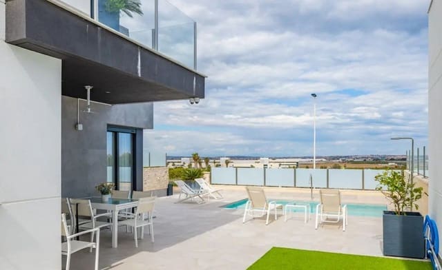 Chalet de 3 habitaciones en Los Balcones en venta con piscina garaje - 660.000 € (Ref: 10071651)