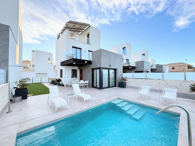 Chalet de 3 habitaciones en Los Balcones en venta con piscina garaje - 660.000 € (Ref: 10071651)