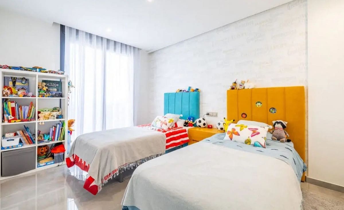 Chalet de 3 habitaciones en Los Balcones en venta con piscina garaje - 660.000 € (Ref: 10071651)