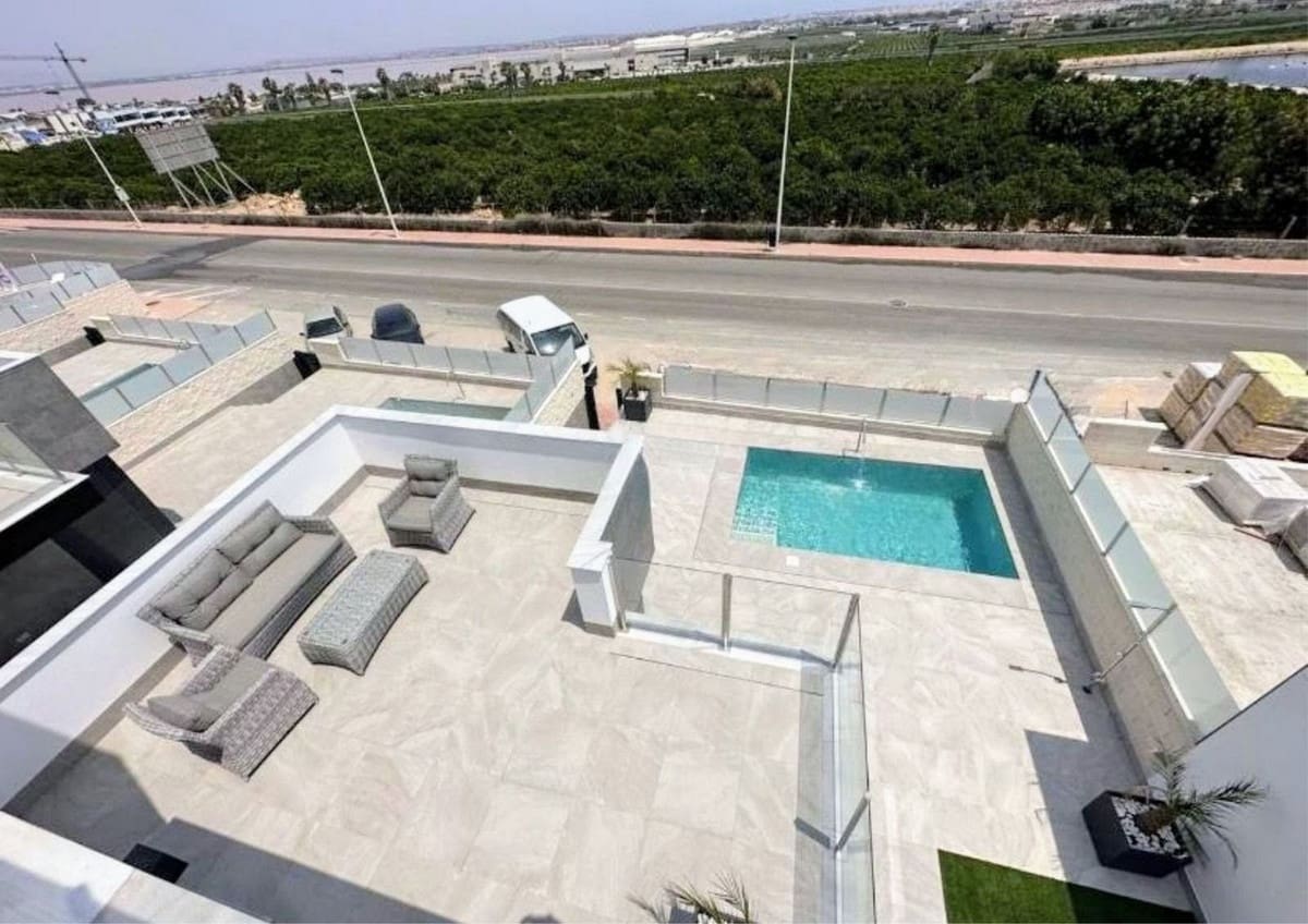 Chalet de 3 habitaciones en Los Balcones en venta con piscina garaje - 660.000 € (Ref: 10071651)