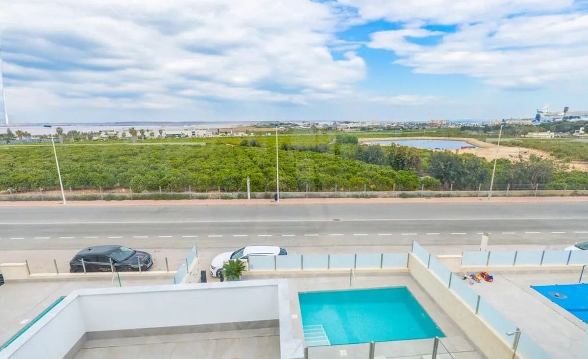 Chalet de 3 habitaciones en Los Balcones en venta con piscina garaje - 660.000 € (Ref: 10071651)