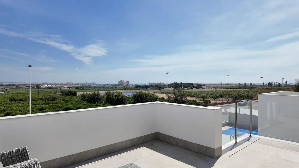 Chalet de 3 habitaciones en Los Balcones en venta con piscina garaje - 660.000 € (Ref: 10071651)