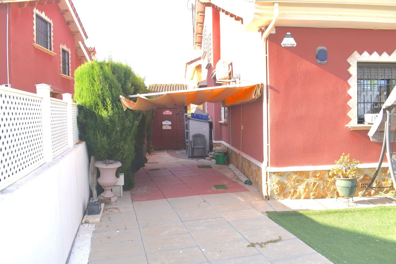 3 soveværelse Villa til salg i El Raso med swimmingpool garage - € 378.000 (Ref: 10077427)