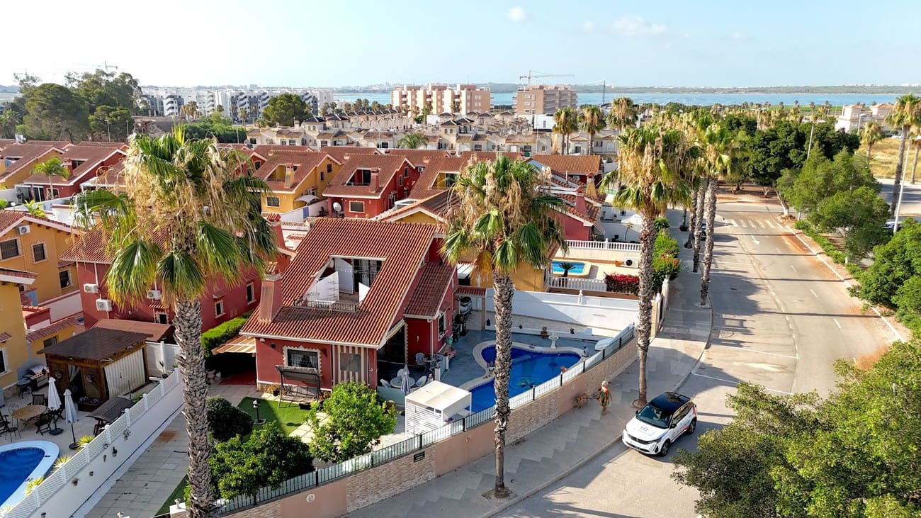 3 soveværelse Villa til salg i El Raso med swimmingpool garage - € 378.000 (Ref: 10077427)