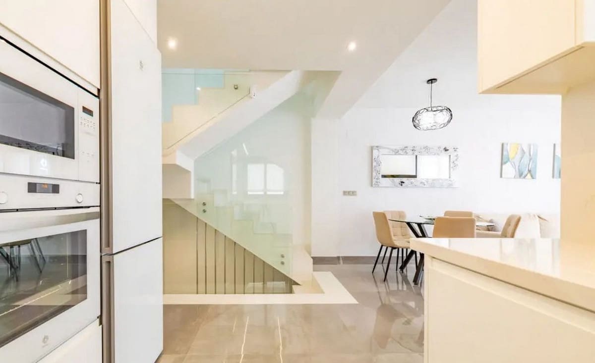 3 Zimmer Villa zu verkaufen in Los Balcones mit Pool Garage - 660.000 € (Ref: 10077510)