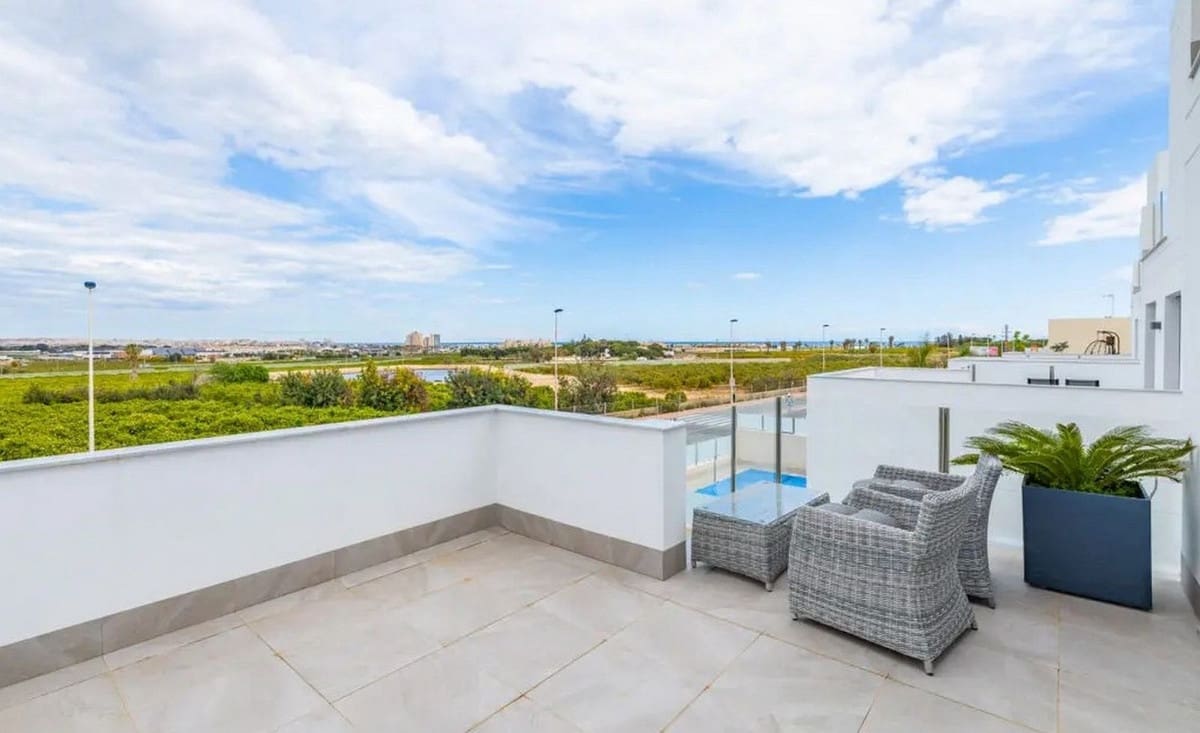 3 Zimmer Villa zu verkaufen in Los Balcones mit Pool Garage - 660.000 € (Ref: 10077510)