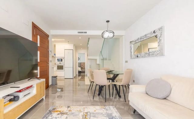 3 Zimmer Villa zu verkaufen in Los Balcones mit Pool Garage - 660.000 € (Ref: 10077510)