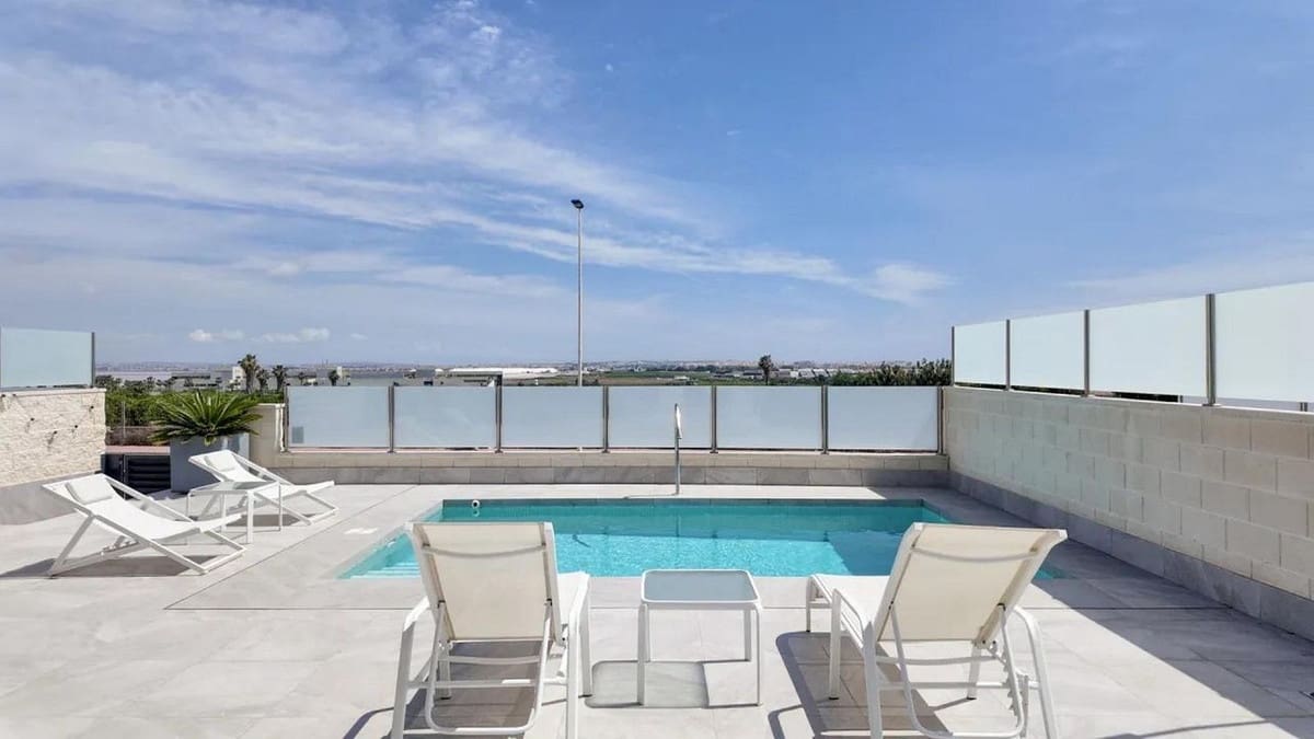 3 Zimmer Villa zu verkaufen in Los Balcones mit Pool Garage - 660.000 € (Ref: 10077510)