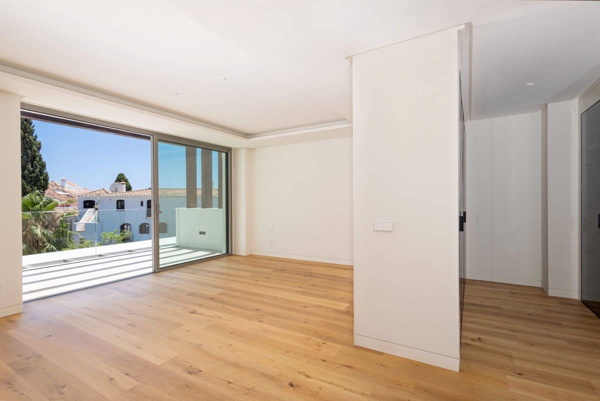Apartamento de 4 habitaciones en Marbella en venta con piscina garaje - 5.350.000 € (Ref: 10082650)