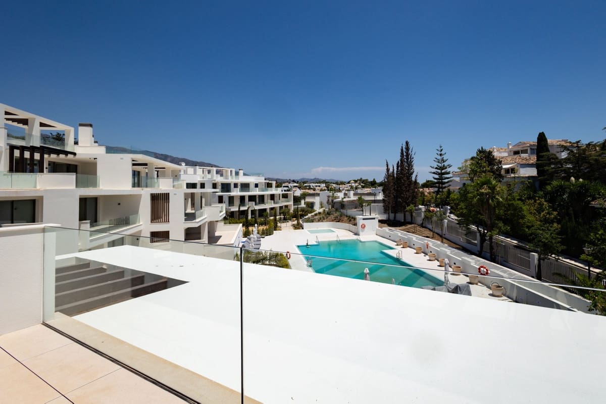 Apartamento de 4 habitaciones en Marbella en venta con piscina garaje - 5.350.000 € (Ref: 10082650)