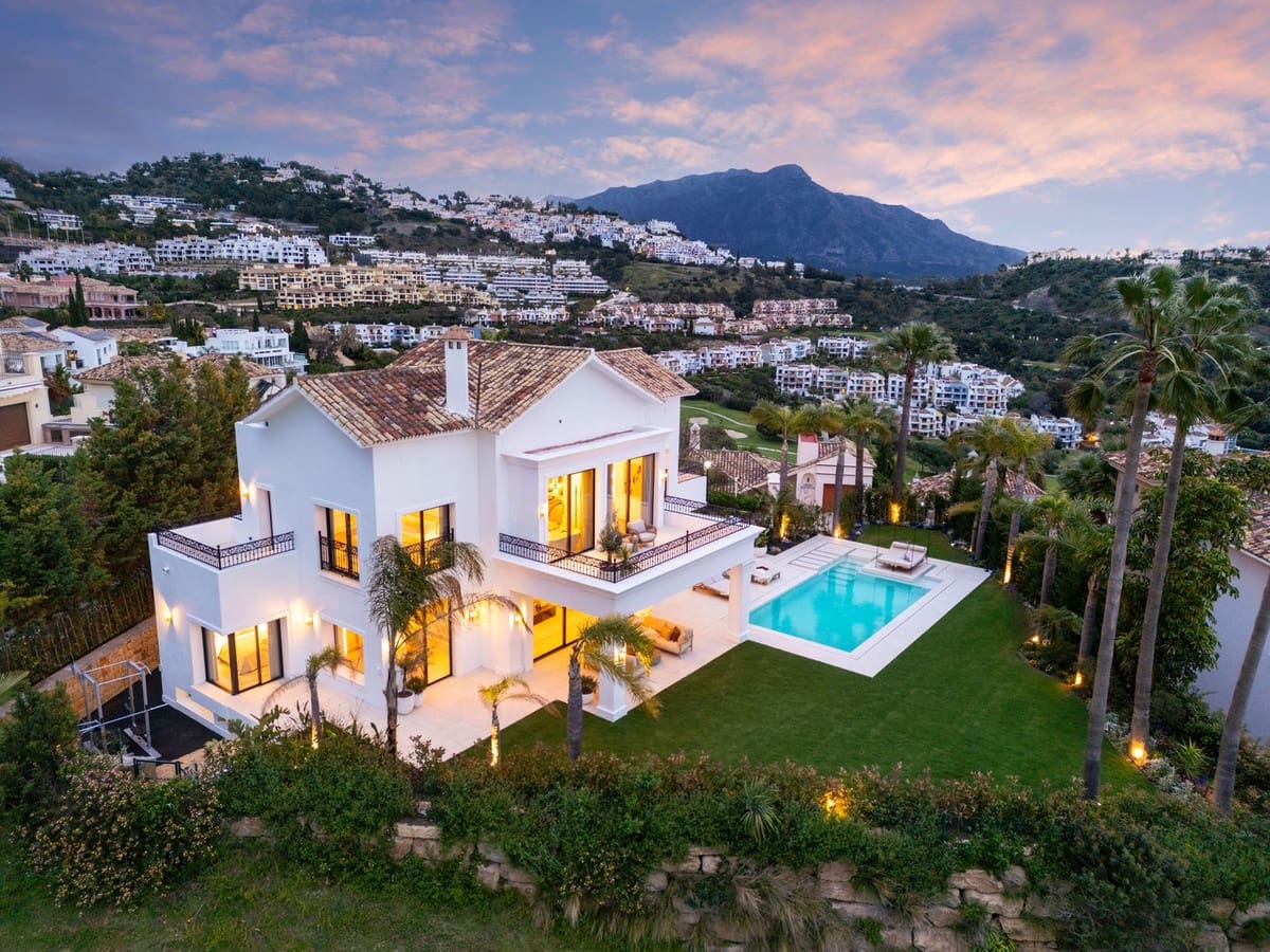5 bedroom Villa for sale in Los Arqueros - € 5,495,000 (Ref: 10082663)
