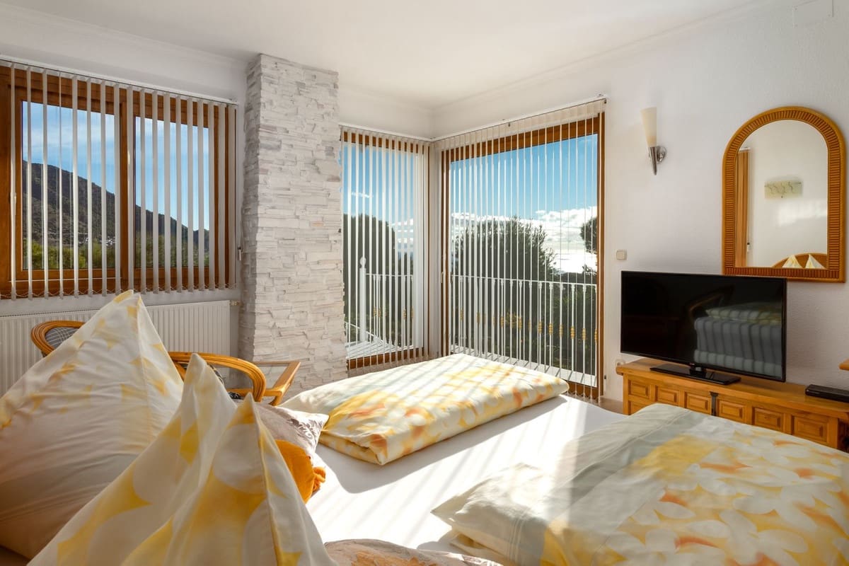 5 sypialnia Willa na sprzedaż w Mijas z basenem garażem - 1 499 000 € (Ref: 10082673)